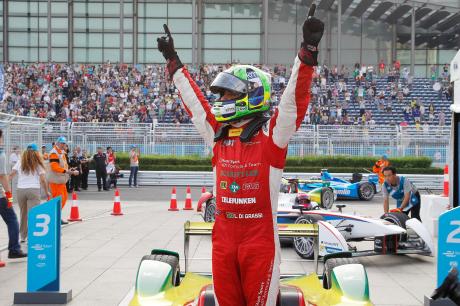 Lucas di Grassi celebrates his win c/o FIA Formula E